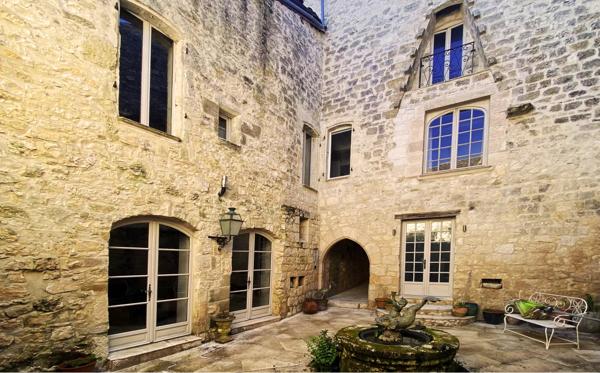 Une exceptionnelle maison de ville du XVIᵉ siècle au passé rare