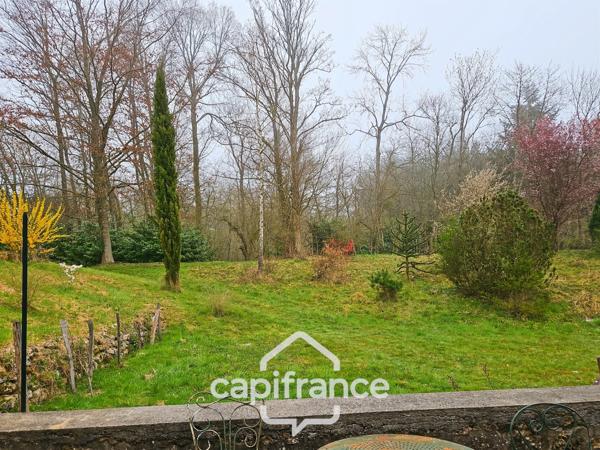 Là où l’eau, la pierre et la forêt se rejoignent, un domaine d’exception s’offre à vous : 9 hectares de nature préservée et de mémoire vivante, à transmettre et à faire revivre.