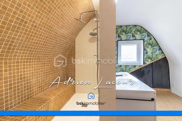 ROMORANTIN-LANTHENAY (41200) - MAISON DE VILLE EN HYPERCENTRE sur 3 niveaux SANS EXTÉRIEUR, au cœur de toutes les commodités, vous profiterez au rez-de-chaussée d’un salon/séjour avec cuisine ouverte ainsi qu’une salle de bain avec wc et d'un accès à la cave. Les étages se composent au premier de 2 chambres et au deuxième d’une chambre parentale avec dressing et d’une salle d’eau avec douches et WC. La maison est entièrement climatisée.
Prévoir travaux.
Chauffage et climatisation par pompe à chaleur air/air (Split), ballon thermodynamique…
A découvrir rapidement!

Pour visiter et vous accompagner dans votre projet n'hésitez pas à me contacter, ADRIEN LACOUR.
- ESTIMATION GRATUITE DE VOTRE BIEN -