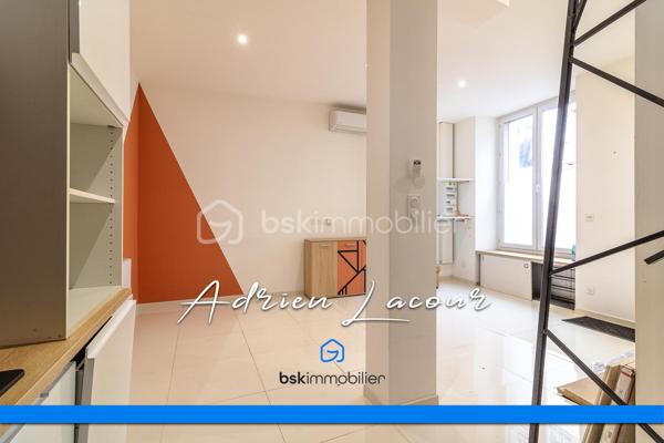 ROMORANTIN-LANTHENAY (41200) - MAISON DE VILLE EN HYPERCENTRE sur 3 niveaux SANS EXTÉRIEUR, au cœur de toutes les commodités, vous profiterez au rez-de-chaussée d’un salon/séjour avec cuisine ouverte ainsi qu’une salle de bain avec wc et d'un accès à la cave. Les étages se composent au premier de 2 chambres et au deuxième d’une chambre parentale avec dressing et d’une salle d’eau avec douches et WC. La maison est entièrement climatisée.
Prévoir travaux.
Chauffage et climatisation par pompe à chaleur air/air (Split), ballon thermodynamique…
A découvrir rapidement!

Pour visiter et vous accompagner dans votre projet n'hésitez pas à me contacter, ADRIEN LACOUR.
- ESTIMATION GRATUITE DE VOTRE BIEN -