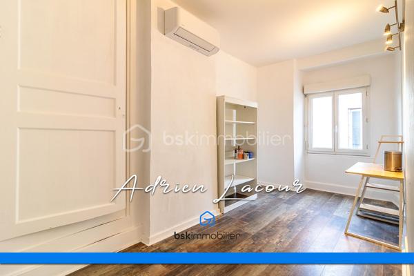 ROMORANTIN-LANTHENAY (41200) - MAISON DE VILLE EN HYPERCENTRE sur 3 niveaux SANS EXTÉRIEUR, au cœur de toutes les commodités, vous profiterez au rez-de-chaussée d’un salon/séjour avec cuisine ouverte ainsi qu’une salle de bain avec wc et d'un accès à la cave. Les étages se composent au premier de 2 chambres et au deuxième d’une chambre parentale avec dressing et d’une salle d’eau avec douches et WC. La maison est entièrement climatisée.
Prévoir travaux.
Chauffage et climatisation par pompe à chaleur air/air (Split), ballon thermodynamique…
A découvrir rapidement!

Pour visiter et vous accompagner dans votre projet n'hésitez pas à me contacter, ADRIEN LACOUR.
- ESTIMATION GRATUITE DE VOTRE BIEN -