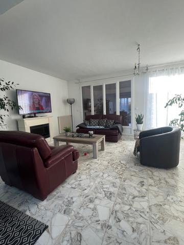 PERIGNY LA ROSE-117m2-MAISON F4