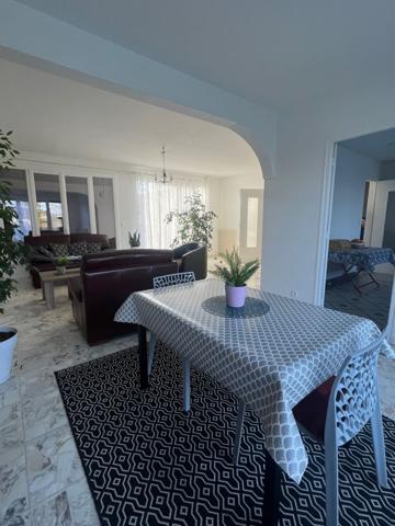 PERIGNY LA ROSE-117m2-MAISON F4