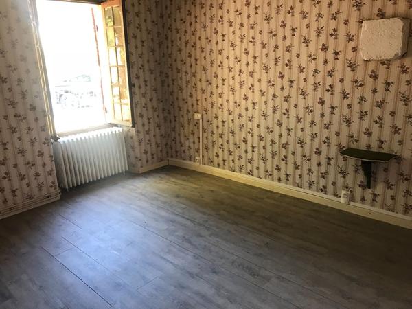 Maison Reuilly 5 pièces de 144.23 m2 avec dépendances , garages et jardin