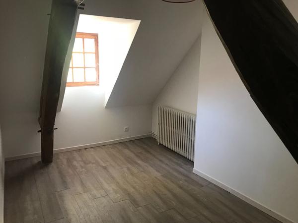 Maison Reuilly 5 pièces de 144.23 m2 avec dépendances , garages et jardin