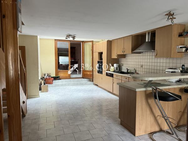 Maison 8 pièce(s) 5 chambre(s) 260 m²