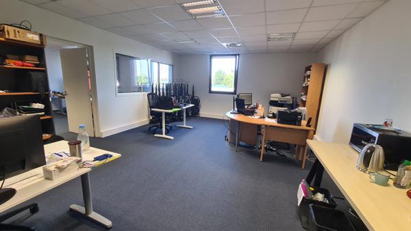 Bureau 2 pièces - 73 m²