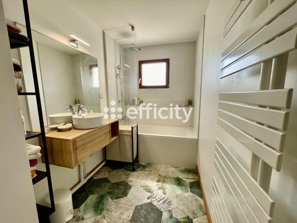 Appartement
         3 pièces
        - 73 m² 310 000 € *