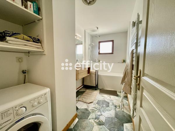 Appartement
         3 pièces
        - 73 m² 310 000 € *