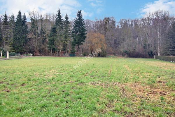 Terrain a batir a 5km d EPERNON dans un village des YVELINES