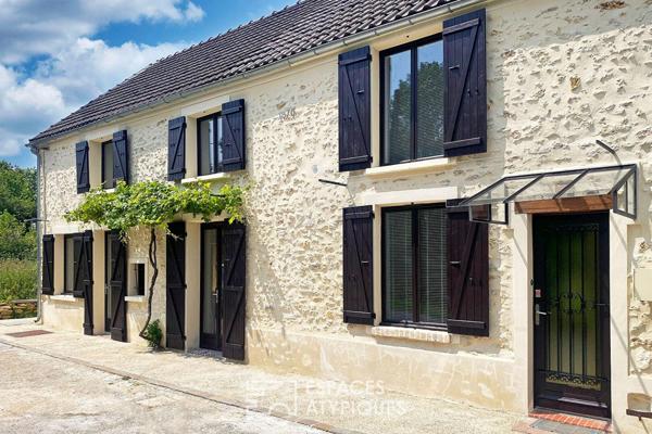 Belle maison en pierre rénovée avec jardin paysager et piscine