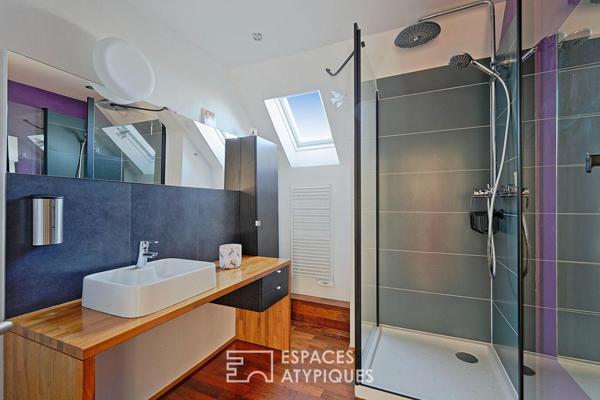 Belle maison en pierre rénovée avec jardin paysager et piscine