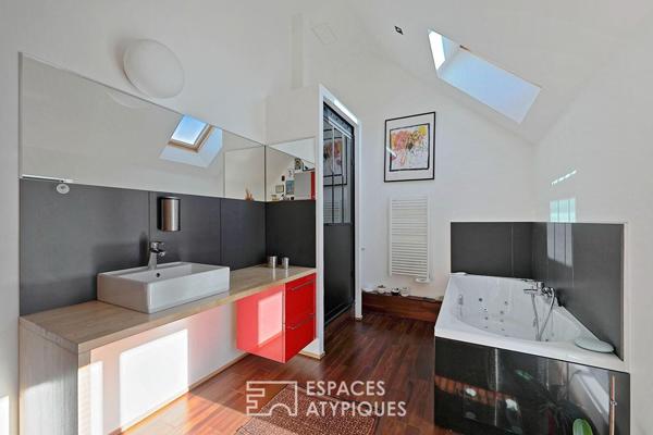 Belle maison en pierre rénovée avec jardin paysager et piscine