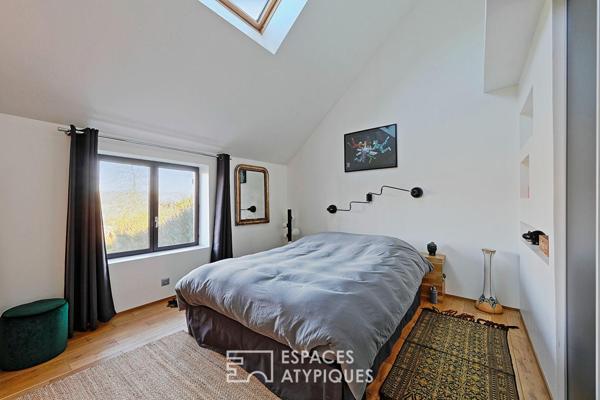 Belle maison en pierre rénovée avec jardin paysager et piscine