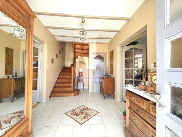 A vendre maison Saint Meme Les Carrieres 6 pièce(s) 162 m2