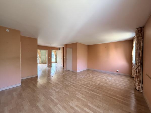 146 m² à Chamalières - Garage, 2 parkings et balcon filant