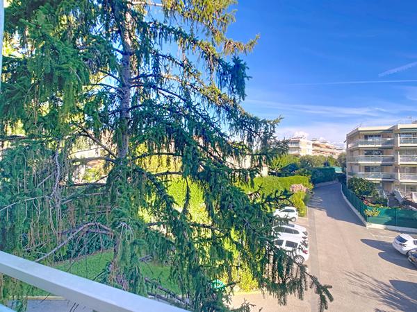 Appartement 3 pièces ? résidence avec piscine à Antibes Peyregoue