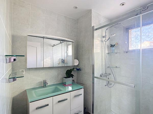 Appartement 3 pièces ? résidence avec piscine à Antibes Peyregoue