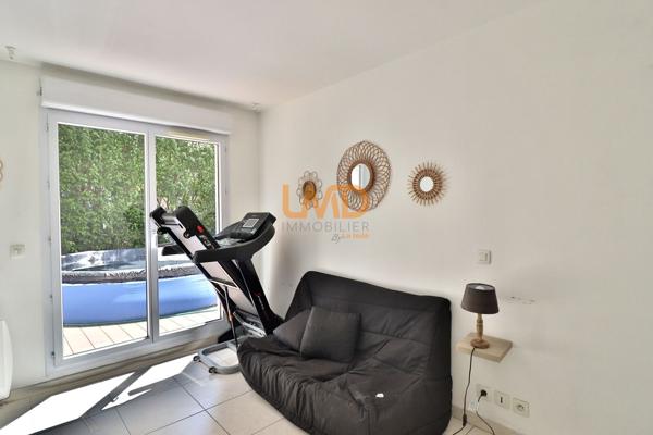 Trois chambres, grand jardin, aucun travaux, accès autoroutier aisés.