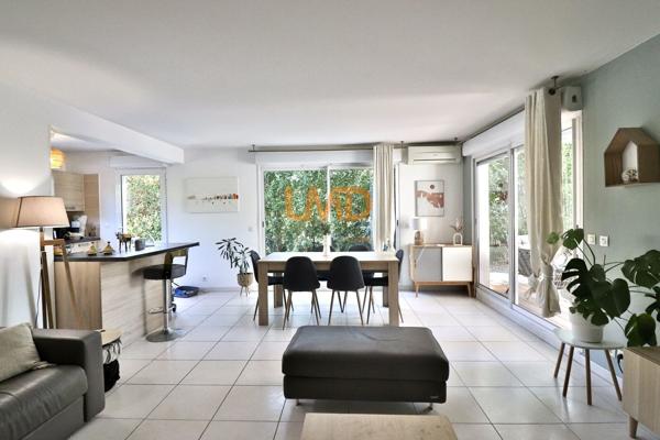 Trois chambres, grand jardin, aucun travaux, accès autoroutier aisés.