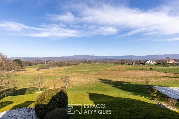 Maison familiale avec piscine et vue panoramique sur les monts