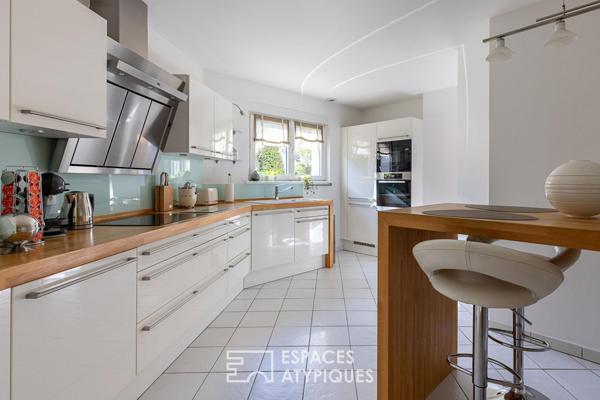 Maison familiale avec piscine et vue panoramique sur les monts