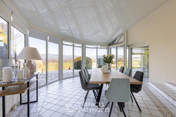 Maison familiale avec piscine et vue panoramique sur les monts