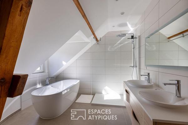 Maison familiale avec piscine et vue panoramique sur les monts