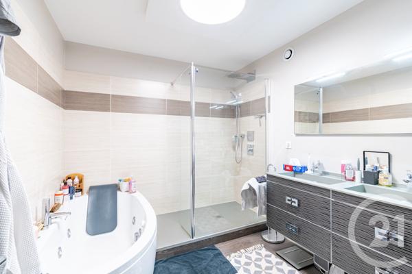 Appartement à vendre  7 pièces - 180,68 m2 LAVAL - 53