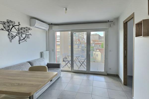 A louer appartement de type 2 avec terrasse et parking 13005 à La Timone.