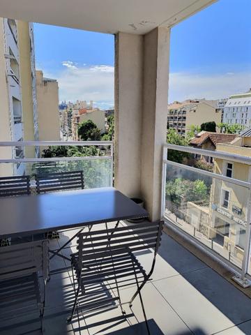 A louer appartement de type 2 avec terrasse et parking 13005 à La Timone.