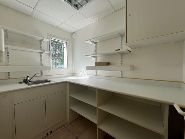 150 m² LOCAL COMMERCIAL 97 M² + HABITATION 50 M²