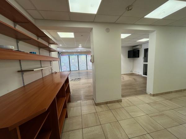 150 m² LOCAL COMMERCIAL 97 M² + HABITATION 50 M²