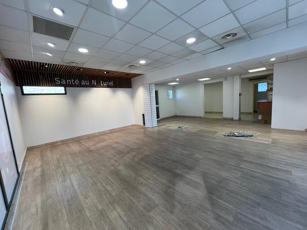 150 m² LOCAL COMMERCIAL 97 M² + HABITATION 50 M²