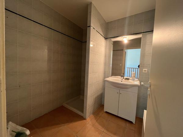 150 m² LOCAL COMMERCIAL 97 M² + HABITATION 50 M²