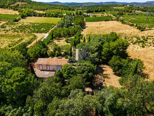 PROPRIÉTÉ FAMILIALE DE CARACTÈRE SUR PLUS DE 5 670 m² DE TERRAIN ARBORÉ – PEYRIAC-DE-MER