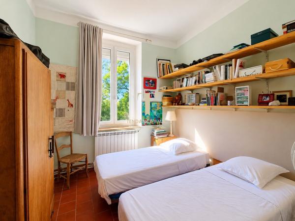 PROPRIÉTÉ FAMILIALE DE CARACTÈRE SUR PLUS DE 5 670 m² DE TERRAIN ARBORÉ – PEYRIAC-DE-MER