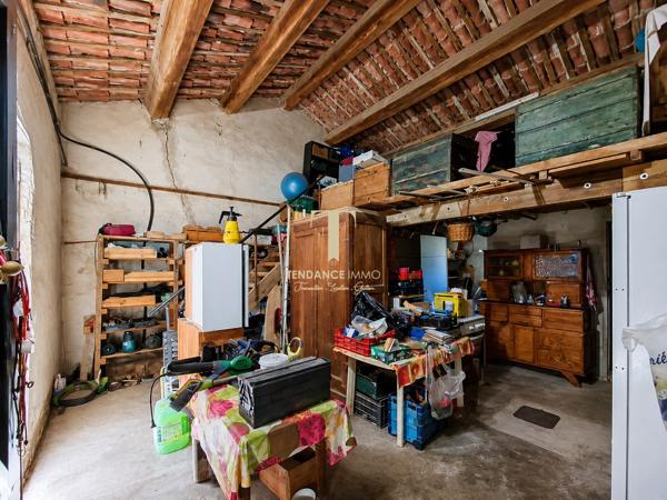 PROPRIÉTÉ FAMILIALE DE CARACTÈRE SUR PLUS DE 5 670 m² DE TERRAIN ARBORÉ – PEYRIAC-DE-MER