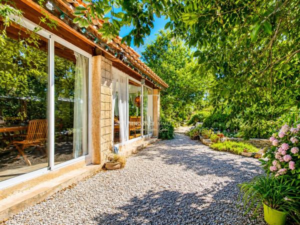 PROPRIÉTÉ FAMILIALE DE CARACTÈRE SUR PLUS DE 5 670 m² DE TERRAIN ARBORÉ – PEYRIAC-DE-MER