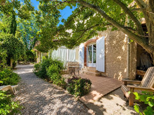 PROPRIÉTÉ FAMILIALE DE CARACTÈRE SUR PLUS DE 5 670 m² DE TERRAIN ARBORÉ – PEYRIAC-DE-MER