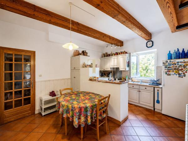 PROPRIÉTÉ FAMILIALE DE CARACTÈRE SUR PLUS DE 5 670 m² DE TERRAIN ARBORÉ – PEYRIAC-DE-MER