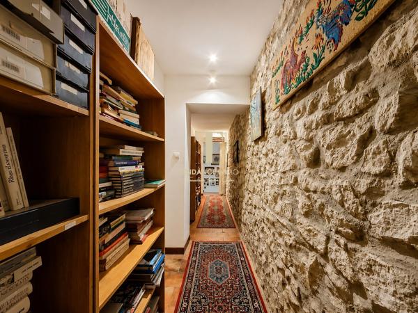 PROPRIÉTÉ FAMILIALE DE CARACTÈRE SUR PLUS DE 5 670 m² DE TERRAIN ARBORÉ – PEYRIAC-DE-MER