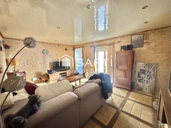 MAISON DE VILLE 2 CHAMBRES COUR ET GARAGE AU CENTRE VILLE DE NIORT