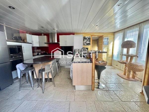 MAISON DE VILLE 2 CHAMBRES COUR ET GARAGE AU CENTRE VILLE DE NIORT