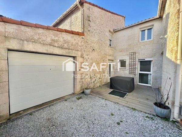 MAISON DE VILLE 2 CHAMBRES COUR ET GARAGE AU CENTRE VILLE DE NIORT