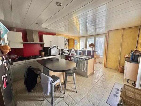 MAISON DE VILLE 2 CHAMBRES COUR ET GARAGE AU CENTRE VILLE DE NIORT