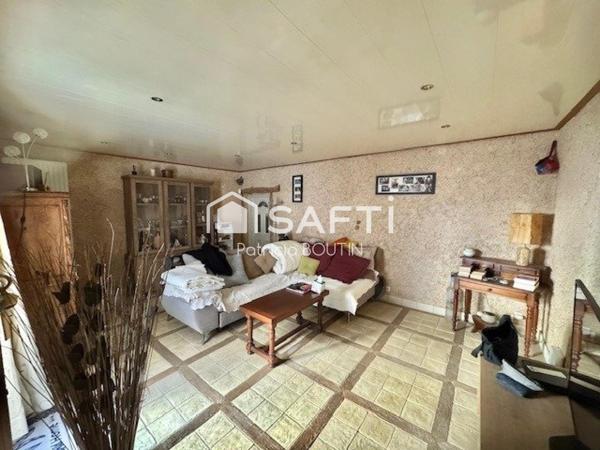 MAISON DE VILLE 2 CHAMBRES COUR ET GARAGE AU CENTRE VILLE DE NIORT