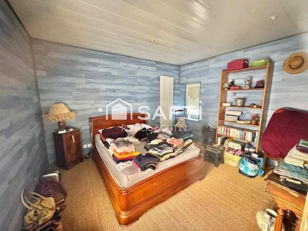 MAISON DE VILLE 2 CHAMBRES COUR ET GARAGE AU CENTRE VILLE DE NIORT