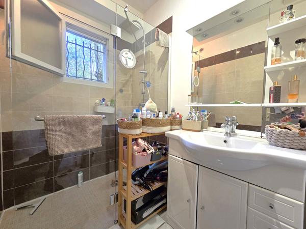 Achat vente var proche toulon solliès appartement re-de-villa rez-de-chaussée rez-de-jardin