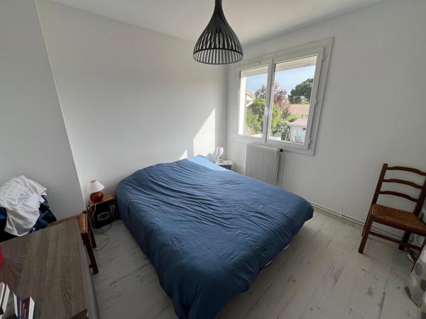 Maison de ville, 3 chambres + bureau, quartier calme.